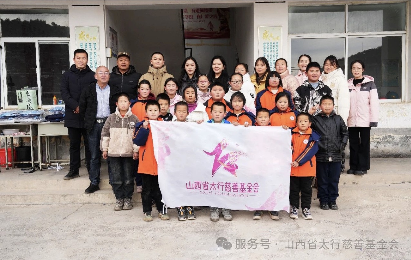 “衣至冬暖，爱抵万寒”‌
